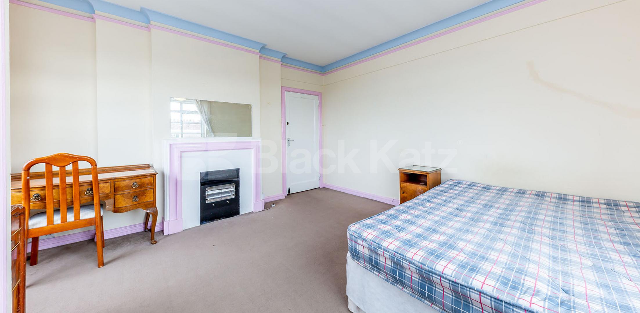 			LARGE 3 / 4 BED! , 4 Bedroom, 1 bath, 1 reception Flat			 Park Road, BAKER STREET